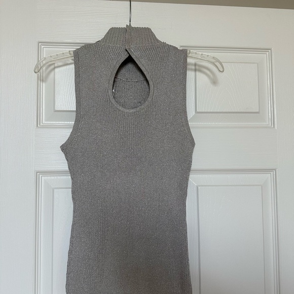 Cache metallic sleeveless mock turtleneck sweater. - Picture 2 of 5
